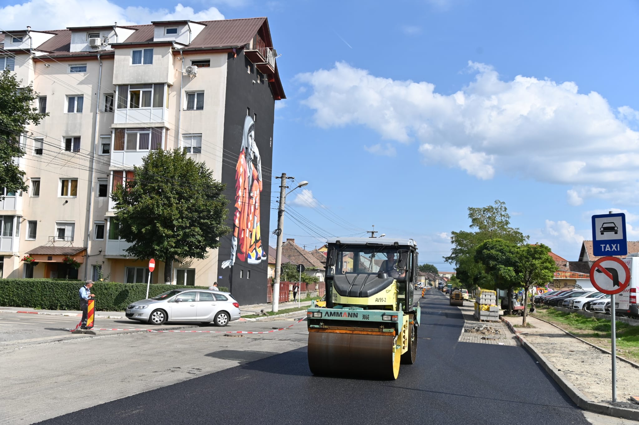 Strada Țiglari primește un strat nou de asfalt 