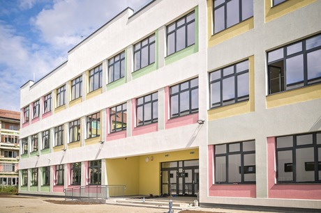 Elevii de la școala gimnazială Nicolae Iorga au început anul școlar cu mai mult spațiu pentru ore și o sală de sport nouă
