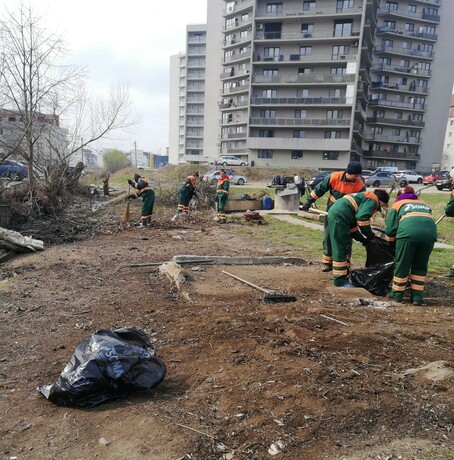 A început curățenia de primăvară pe străzile și cursurile de apă din municipiul Sibiu